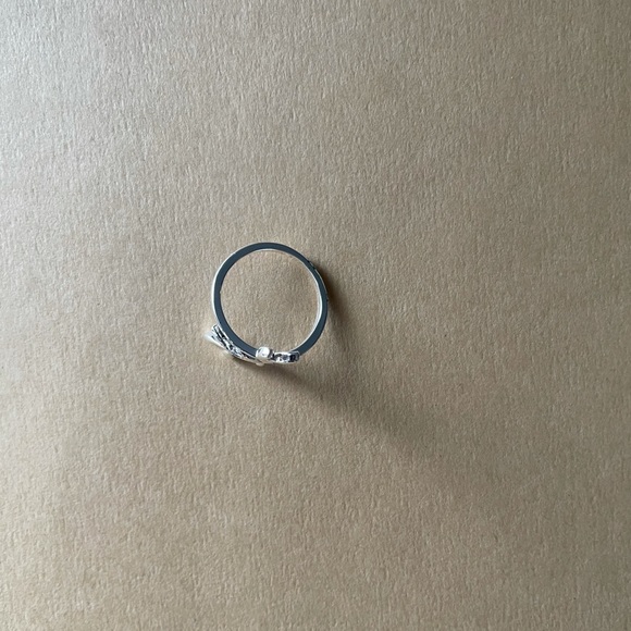 Silver Colored Leaf Ring - Picture 3 of 5